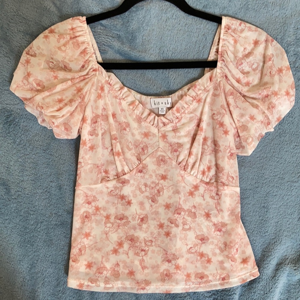 Breathable mesh - floral top